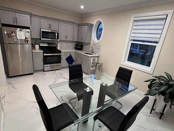 5th image of 528 Albourne Ave Floor 2