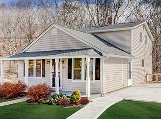 27 Bradford Ct, West Warwick, RI 02893