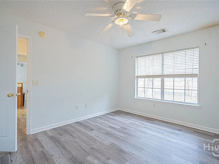 114 Laurens Ln — Photo 20