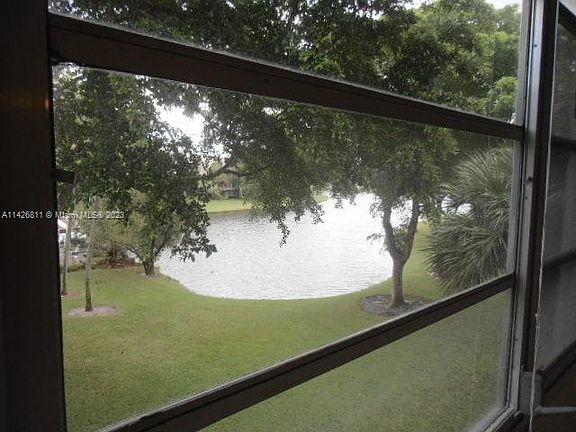 5th image of 9325 Lagoon Pl APT 301