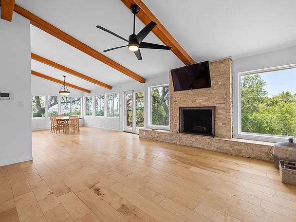3rd image of 3935 Lago Vista Dr