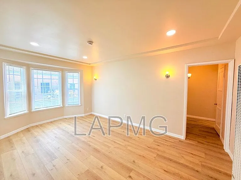 1535 S Fairfax Ave — Photo 4