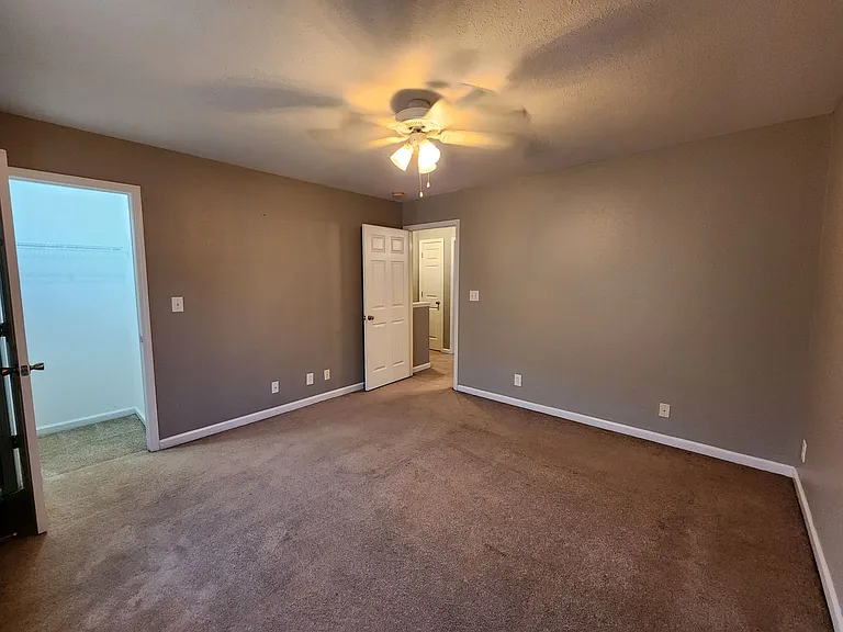 241 Executive Ave — Photo 14