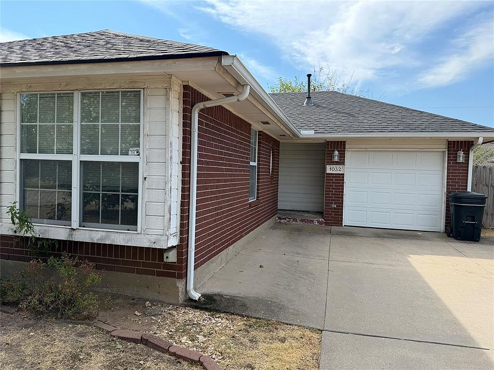 1st image of 1032 Cambridge Ct