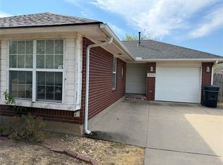 1032 Cambridge Ct, Moore, OK 73160
