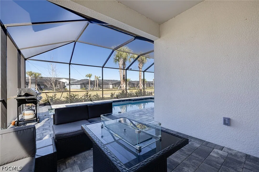 5 bed, 3.0 bath, 3325 sqft, $4,400 — Photo 3