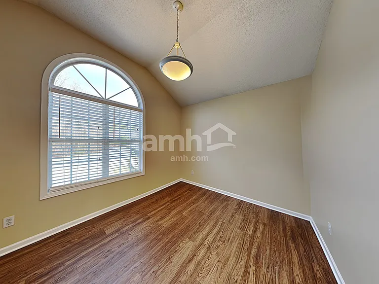 8111 Kingston Dr — Photo 17