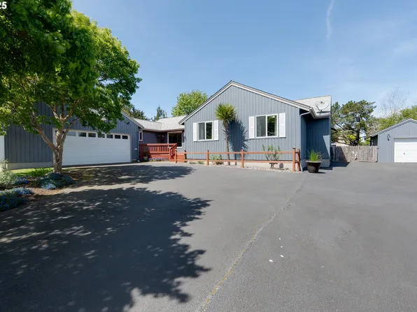 90526 Birdie Dr, Warrenton, OR 97146
