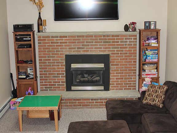 Lower Living Room (21 x 13)
