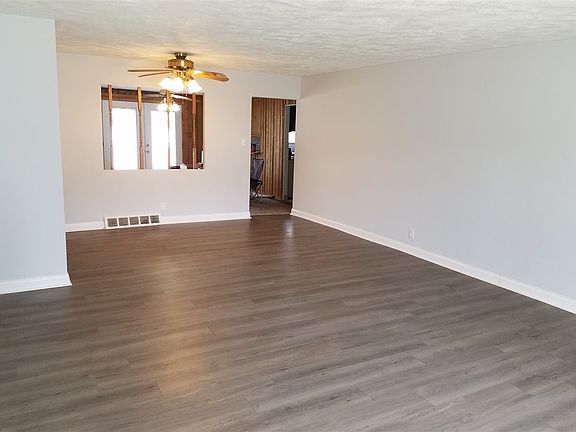 3rd image of 2515 Club Dr