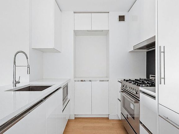 3rd image of 301 W 53rd St APT 9E