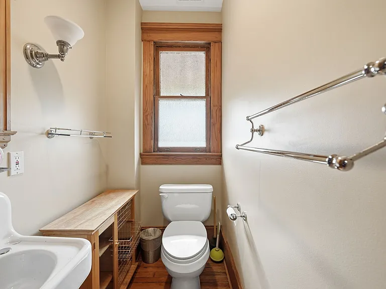 922 E Capitol St NE — Photo 40