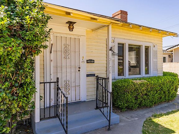 5th image of 208 E Santa Paula St