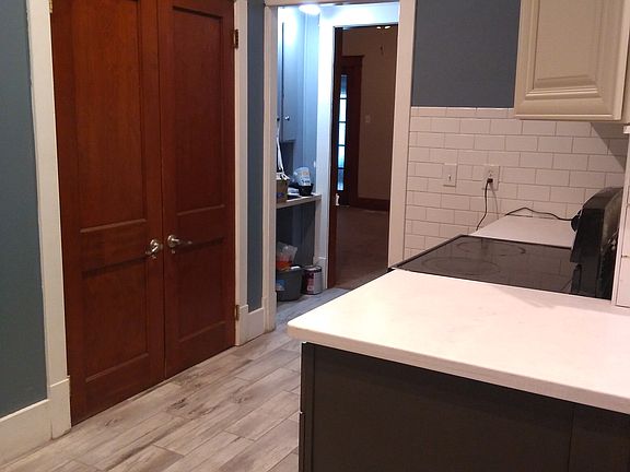 3rd image of 405 E Yeasting St