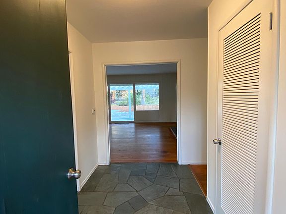 4th image of 301 Fletcher Dr