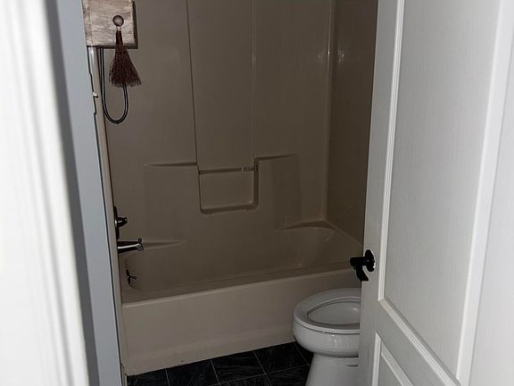 3rd image of 1034 Hollow Oaks Rd