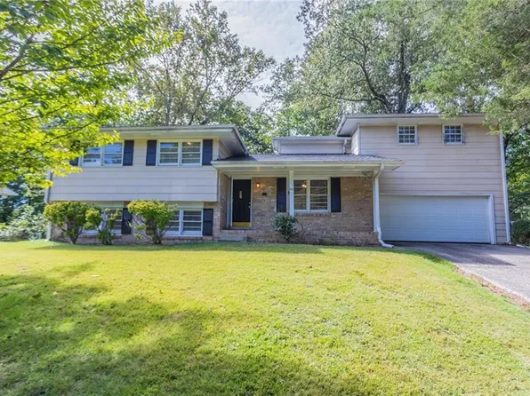 927 Magna Carta Dr NW, Atlanta, GA 30318