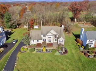 13 Quincy Dr, Oak Ridge, NJ 07438