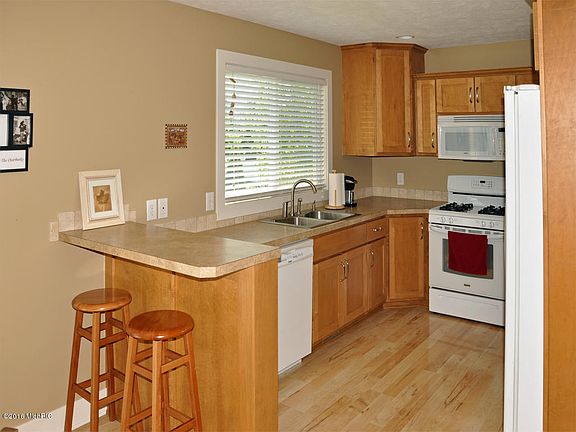 2nd image of 6884 Longtail Dr