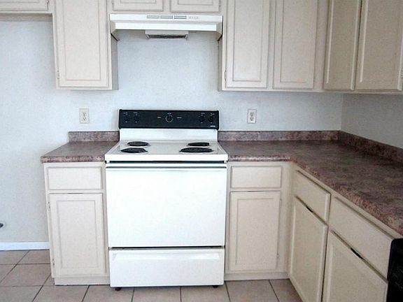 LARGE KITCHEN WITH NEW COUNTER TOPS
