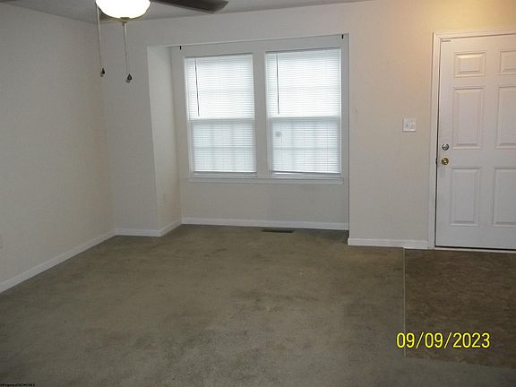 3rd image of 205 Kingsbury Ct