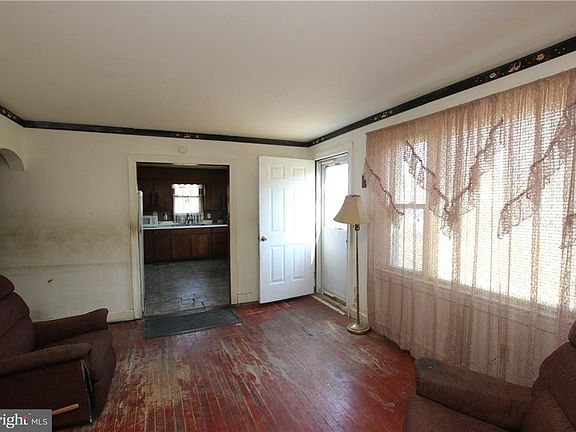 3rd image of 9053 Easter Ln