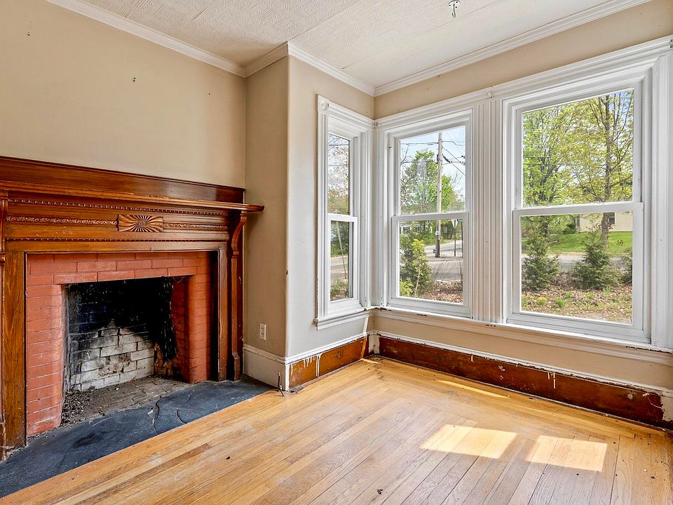 7th image of this home