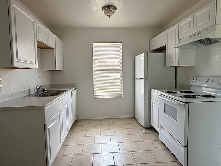 1107 Circle M Dr #B — Photo 1