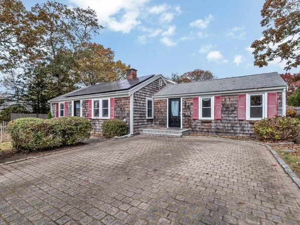 16 Hiawatha Street, East Falmouth, MA 02536