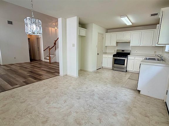 5th image of 1005 Traci Michelle Dr
