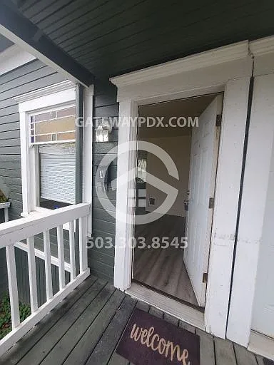 1038 Grove St #A — Photo 2