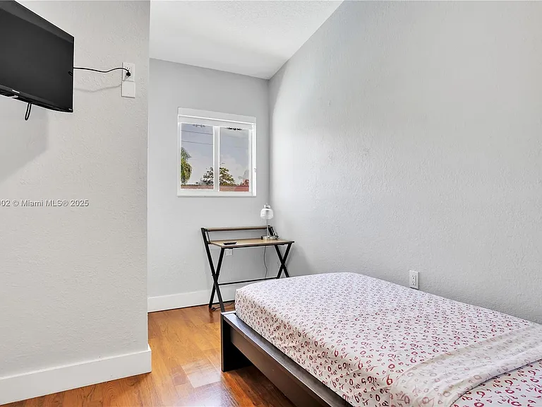 2828 Cleveland St — Photo 15