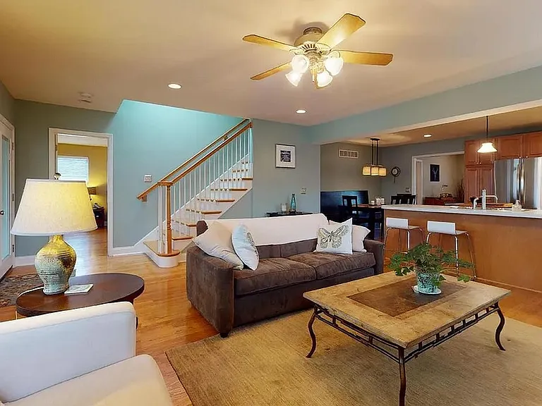 424 W Washington Ave — Photo 3