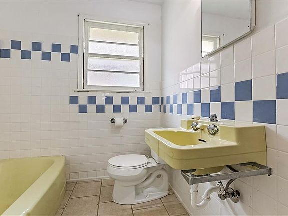 3rd image of 4708 Demontluzin St