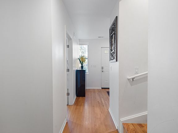 5th image of 338 E 25th Pl