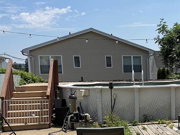 2nd image of 124 Farnham Ave