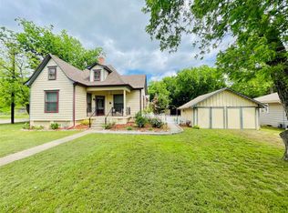 422 W Doyle St, Granbury, TX 76048
