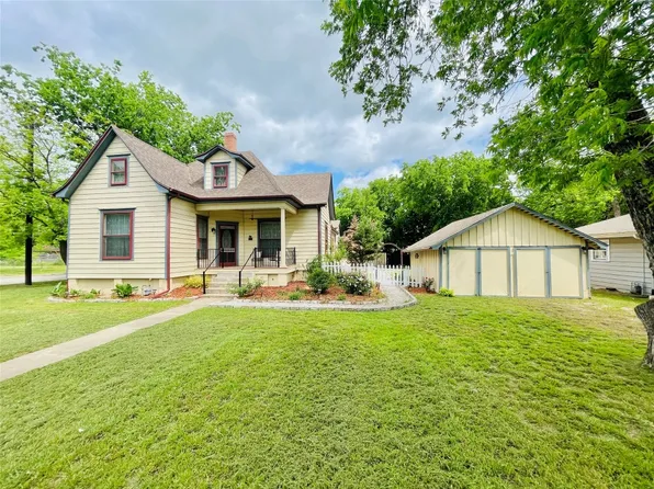 422 W Doyle St, Granbury, TX 76048
