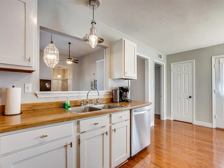 4436 Odessa Dr — Photo 9