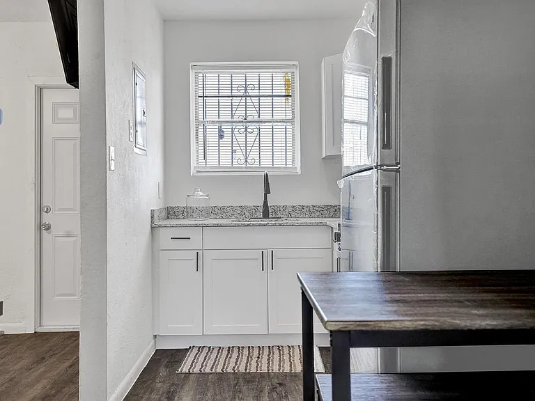 708 NW 4th Ave — Photo 12