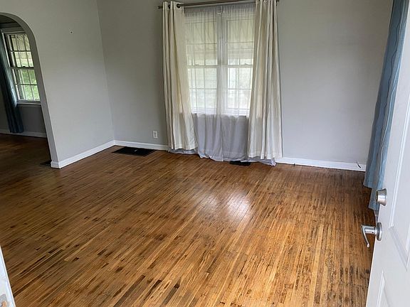 3rd image of 5231 Evanston Ave