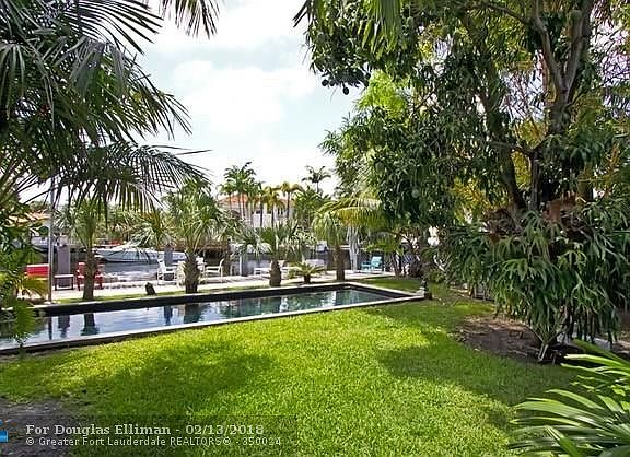 3rd image of 327 Coconut Isle Dr