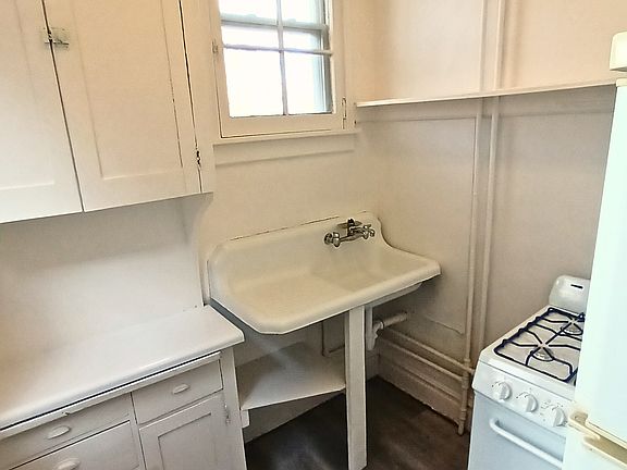 5th image of 583 Lincoln Ave #3