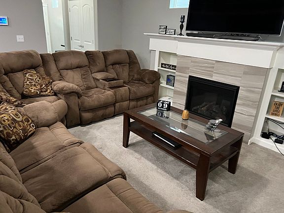 3rd image of 3908 Maritime Dr SW