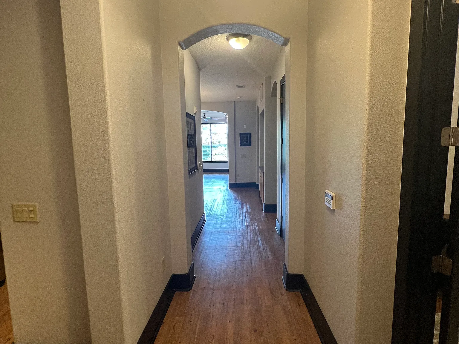 1 bed, 1196 sqft, $2,200 — Photo 4