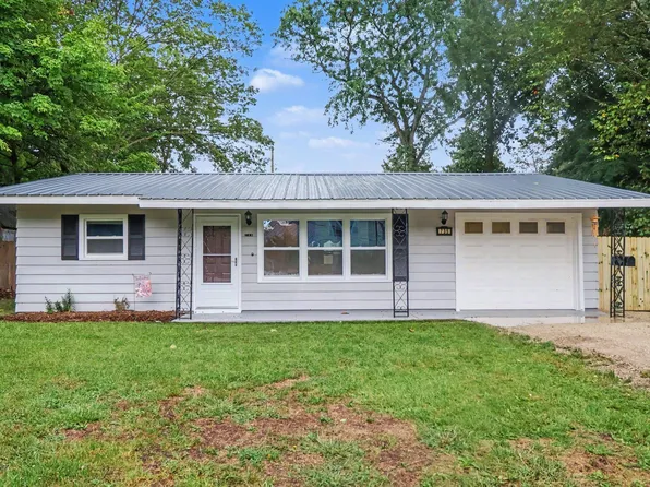 735 White Pigeon Rd, Constantine, MI 49042