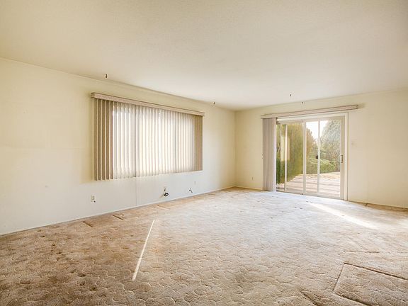 5th image of 4612 Delamar Ave NE