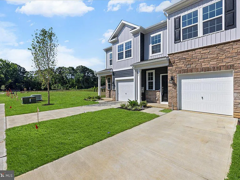 28 Whaler Dr — Photo 2