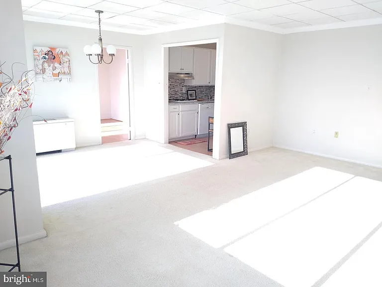 10401 Grosvenor Pl #1018 — Photo 6