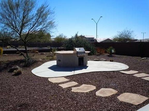 Built In BBQ, LG Lot